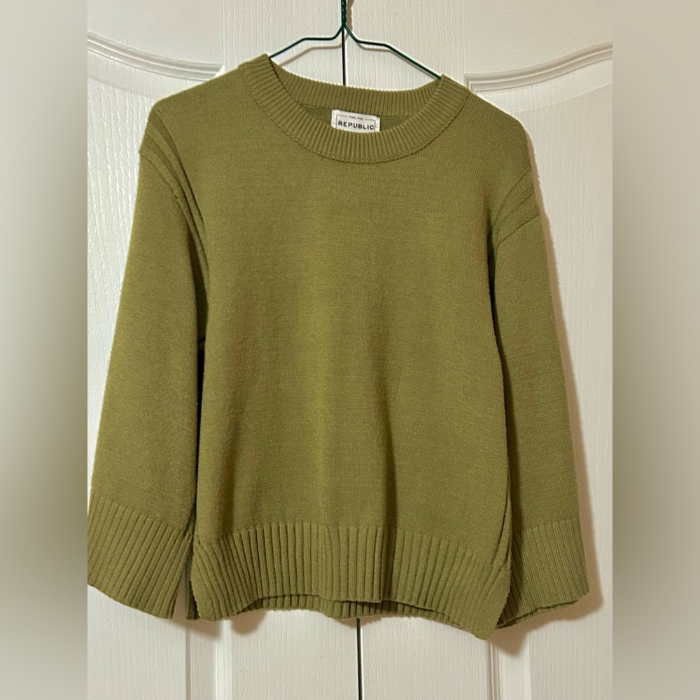 NWT For The Republic Sage Green Crew Neck Sweater Size XS